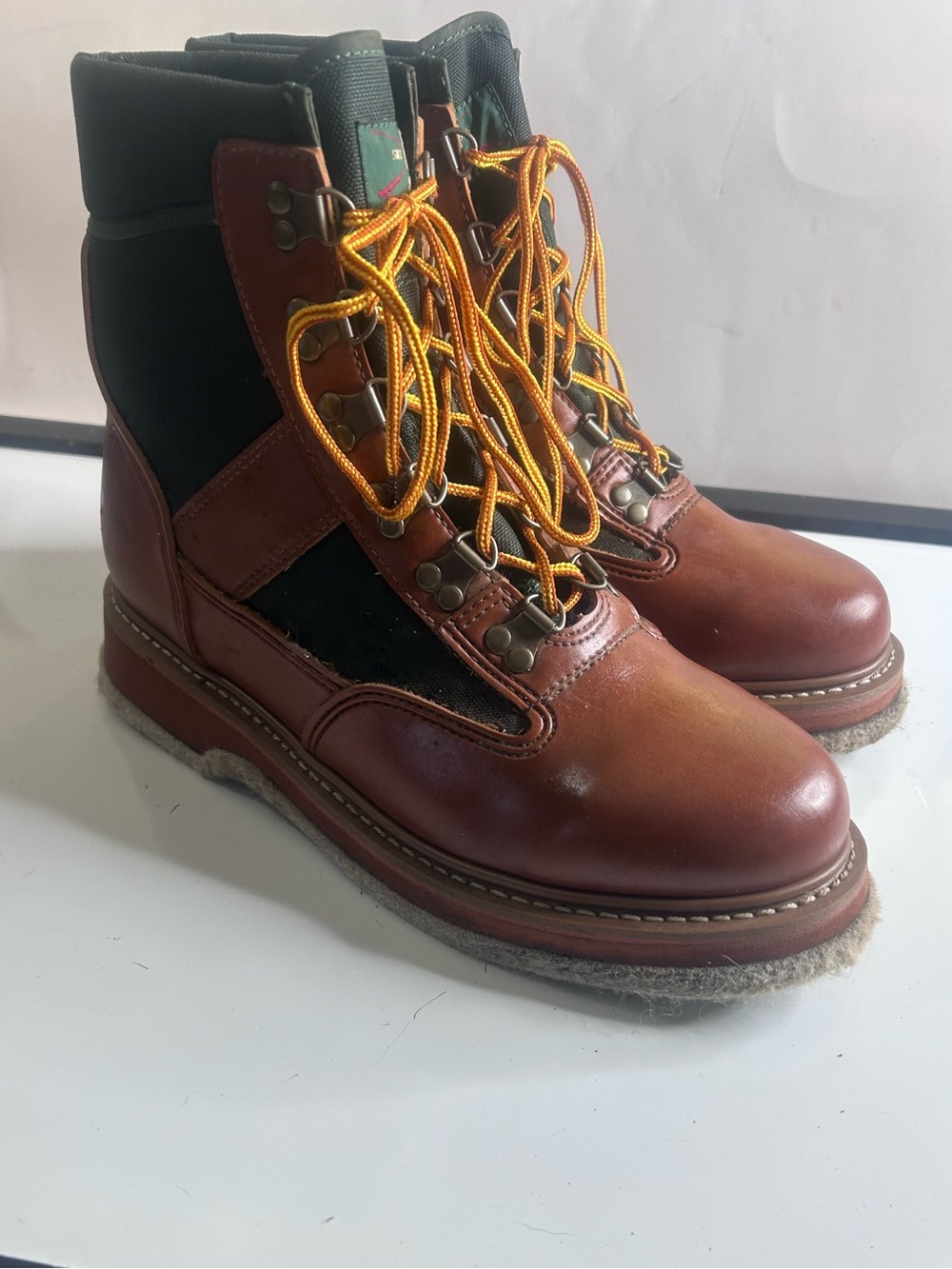 Mens ORVIS Brown Green Wading Boots Size 11 Fly Fishing Felt Bottoms